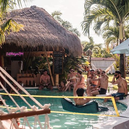 Clandestino Hostel Canggu Buitenkant foto
