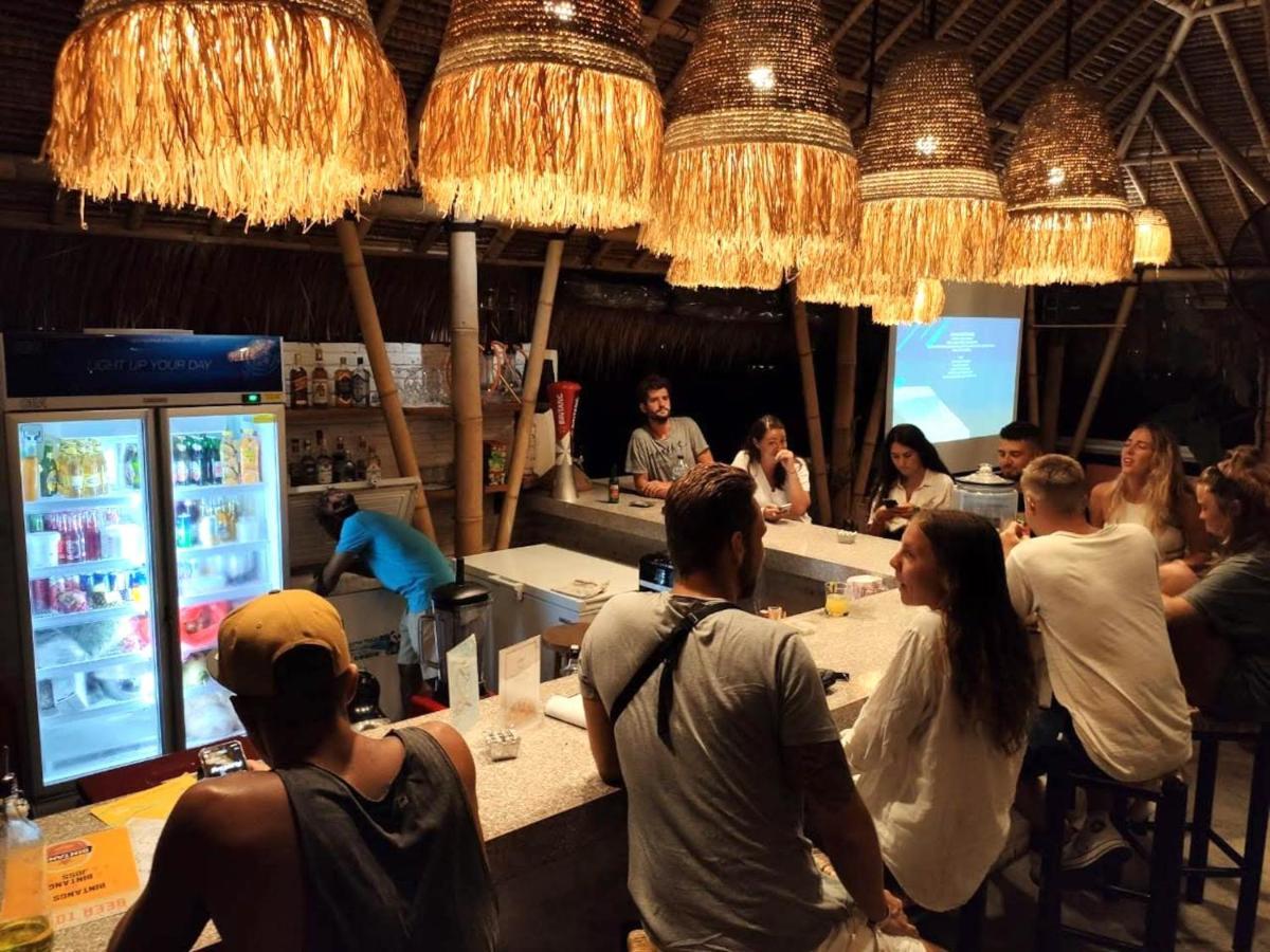Clandestino Hostel Canggu Buitenkant foto