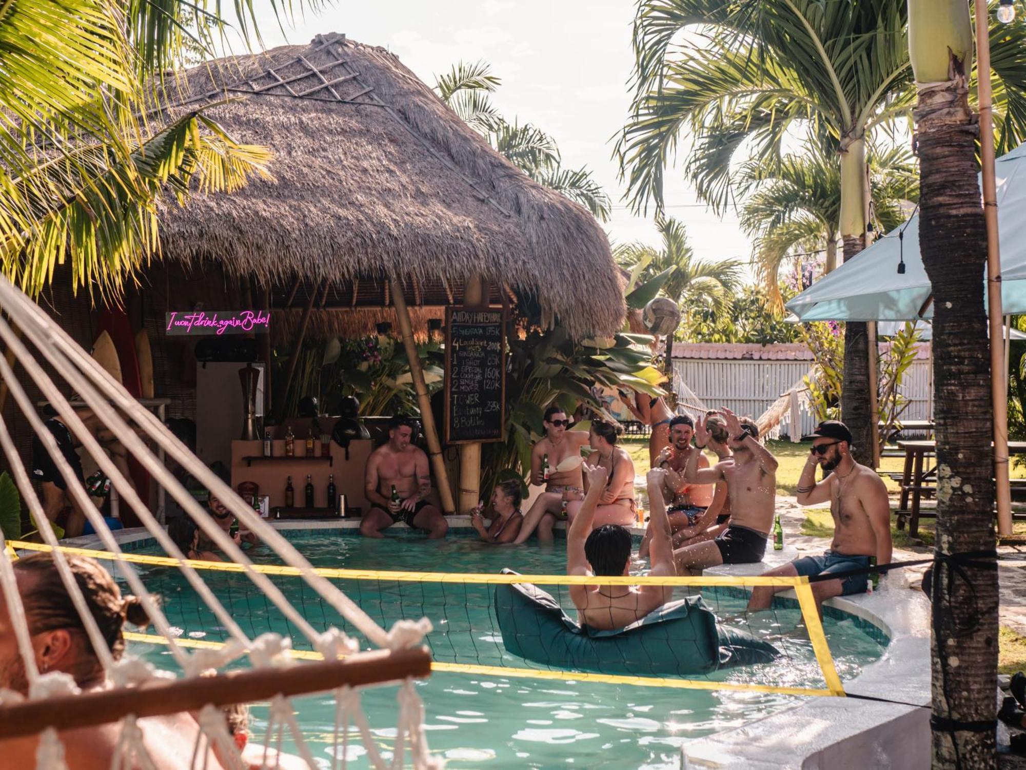 Clandestino Hostel Canggu Buitenkant foto