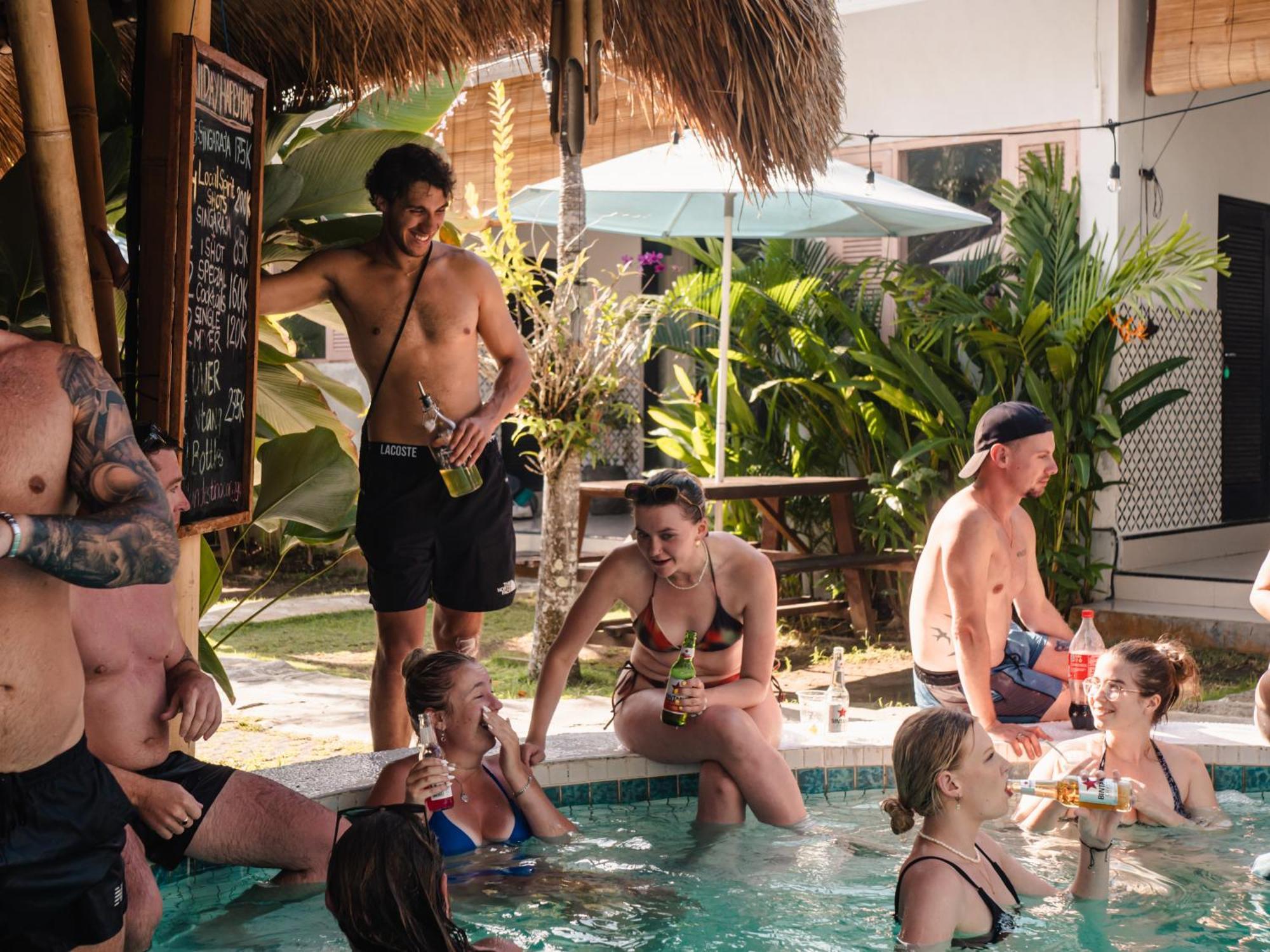 Clandestino Hostel Canggu Buitenkant foto
