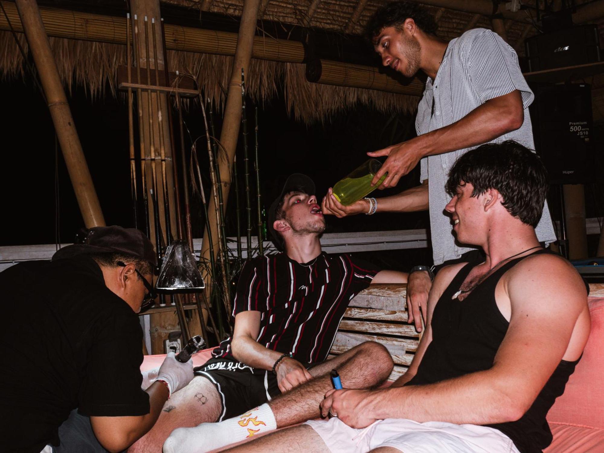 Clandestino Hostel Canggu Buitenkant foto