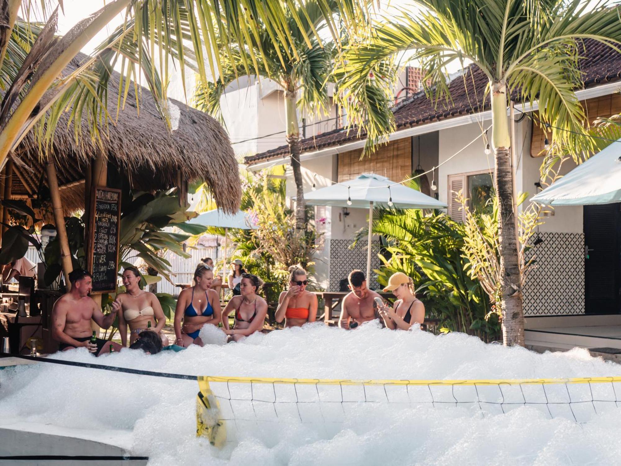 Clandestino Hostel Canggu Buitenkant foto